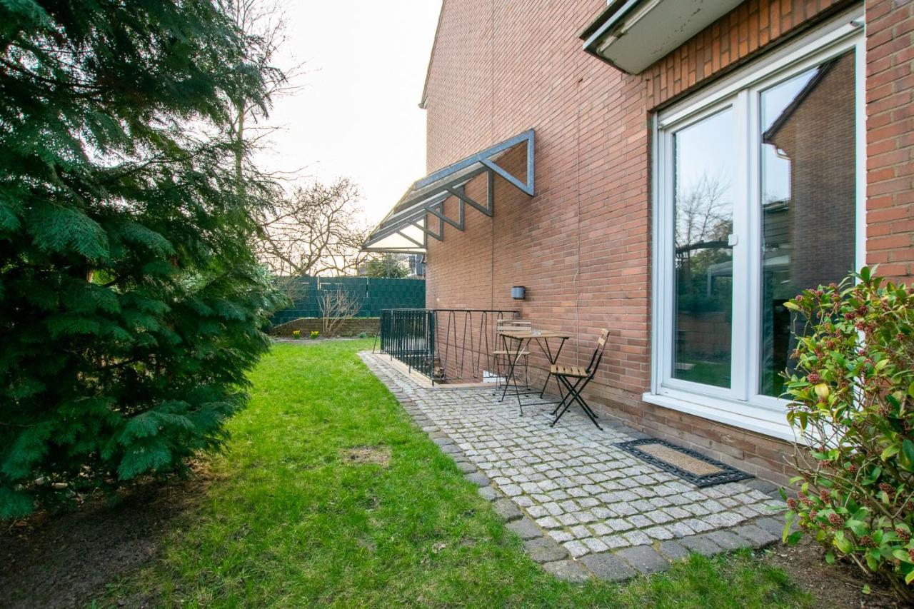 Raj Living - 1 , 3 And 4 Room Apartments - 20 Min Messe Dus & Airport Dus ميربش المظهر الخارجي الصورة